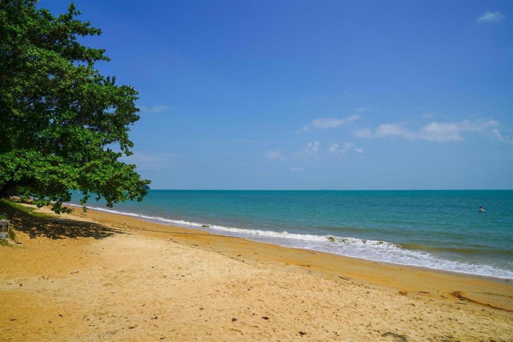 Coastline Hotel Porto Dickson Exterior foto